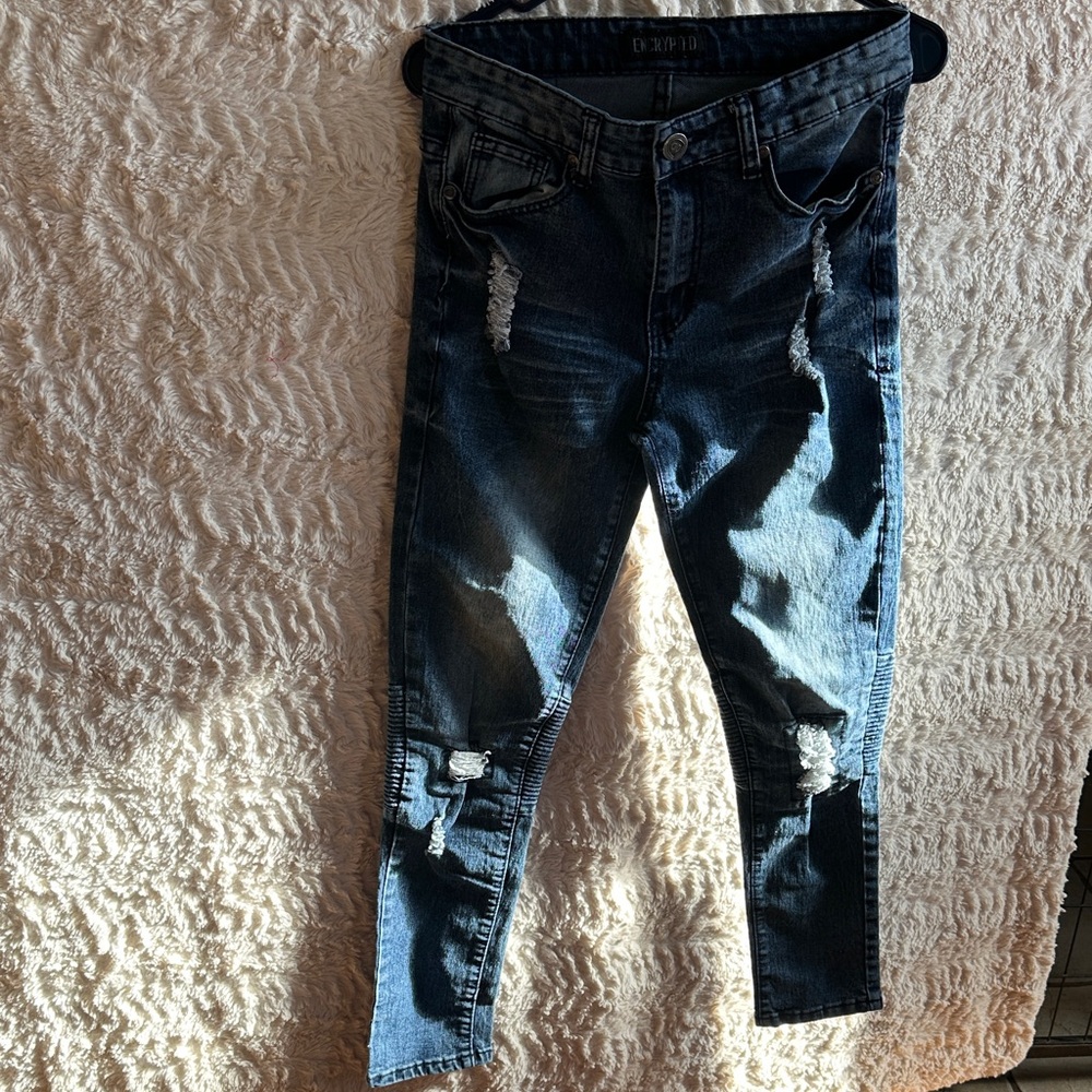 Trendy Ripped Denim Jeans        F